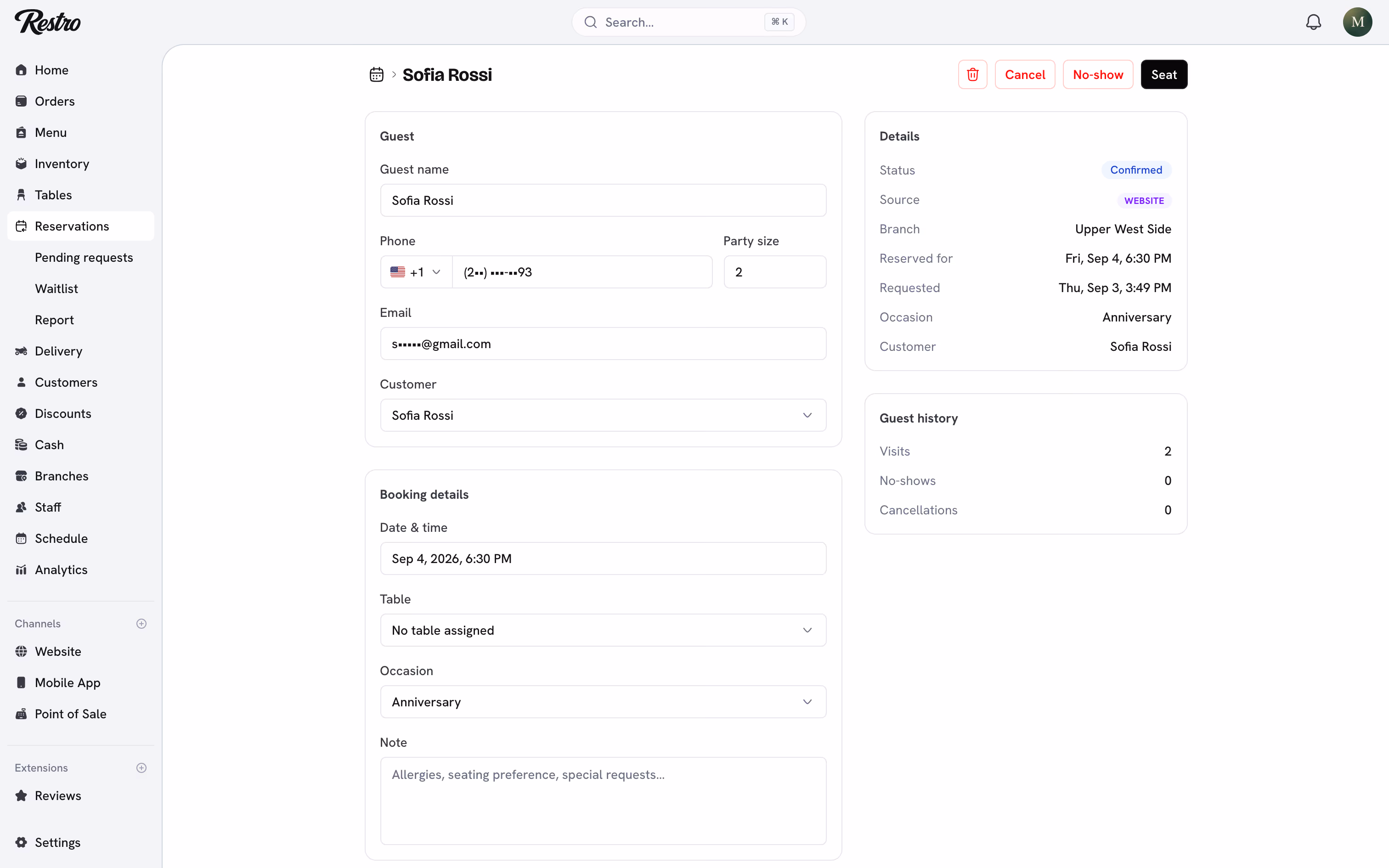 A reservation's page with the booking details, the deposit and the guest history.